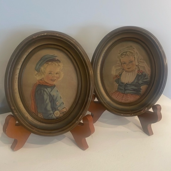 Little Dutch boy and girl framed prints oval frames vintage - Picture 1 of 4